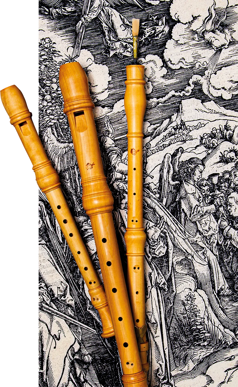 Flûtes à bec baroques posées sur une gravure ancienne